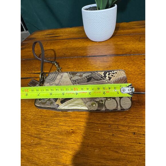 Vintage coach patchwork wristlet excellent condtion - Picture 5 of 7